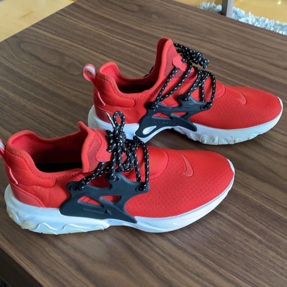 Red Nike ID react presto shoes - Picture 2 of 8